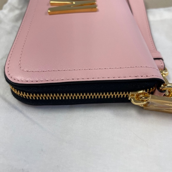 Moschino Couture Pink Zip Around Large Wristlet Wallet - NWT - Picture 7 of 13